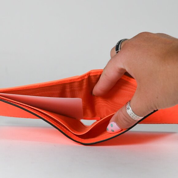 Gucci Super Mini Bi-Fold Wallet in Fluorescent Orange GG Rubber-Effect Leather - Picture 7 of 9